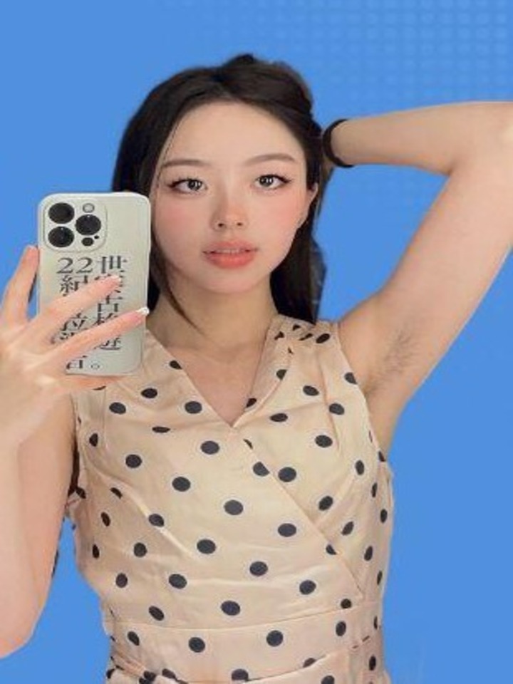 推特反差少女骚气四溢黑森林自拍