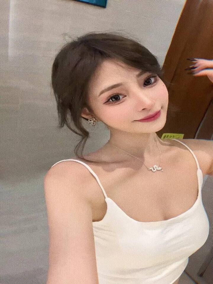 气质出众的美女在床上狠狠爆操