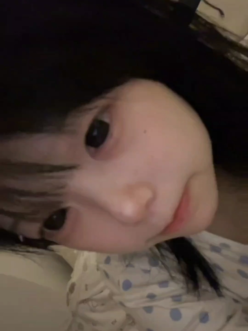 反差少女偷偷自慰