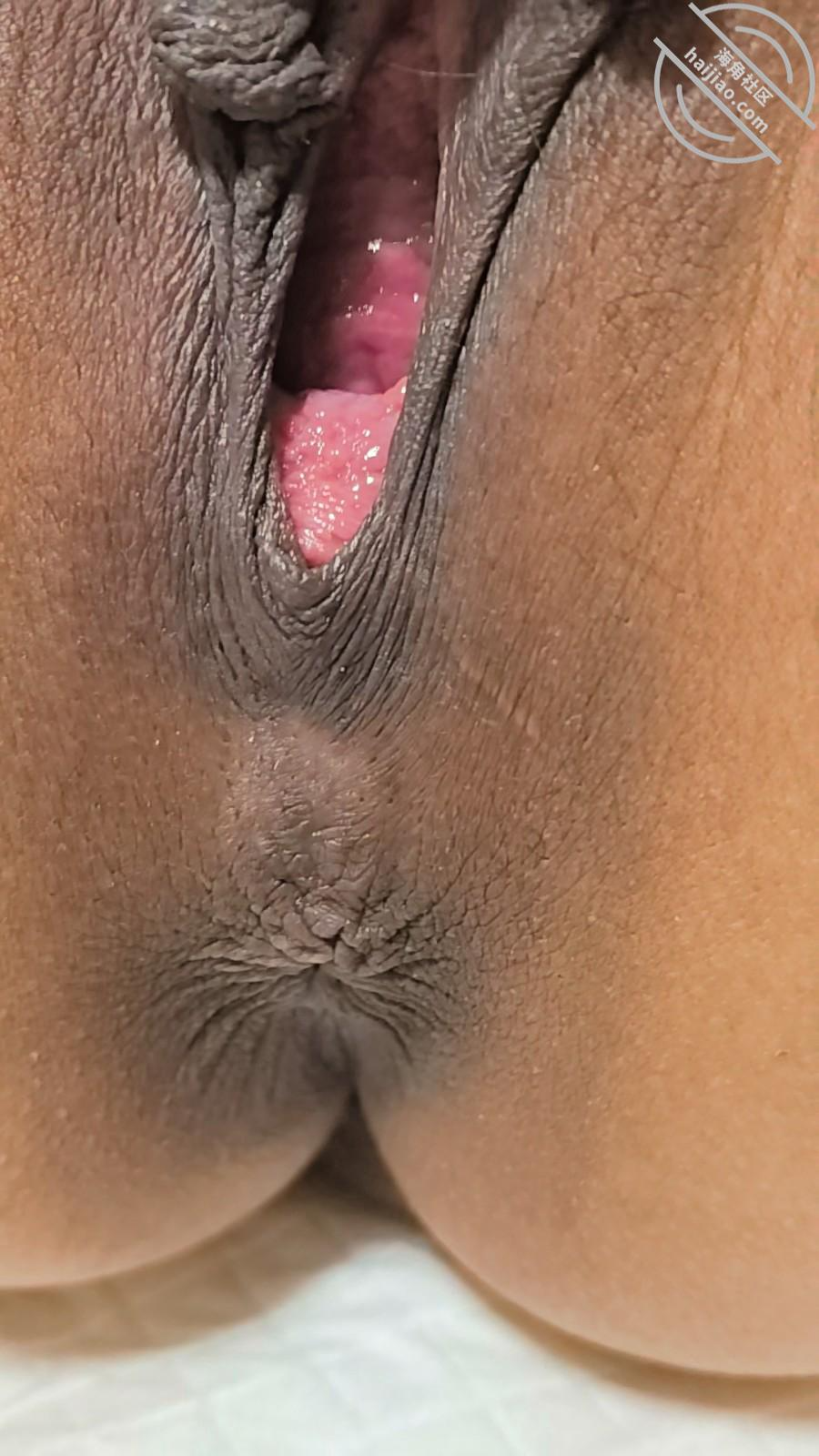 老婆这大黑逼有想要大鸡吧操她了，操的直喷水