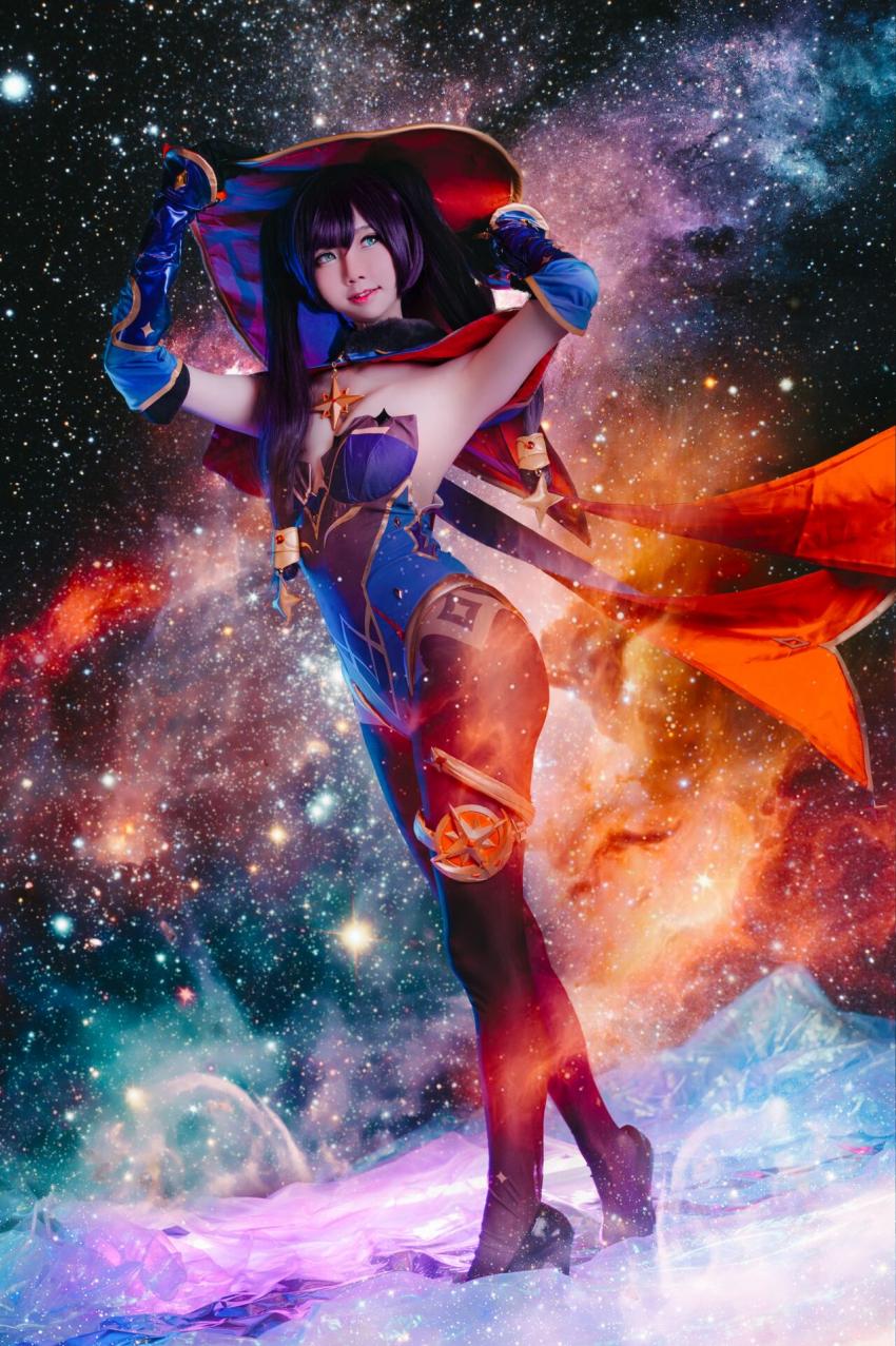 莎莉-多拉斯诺 - 莫娜