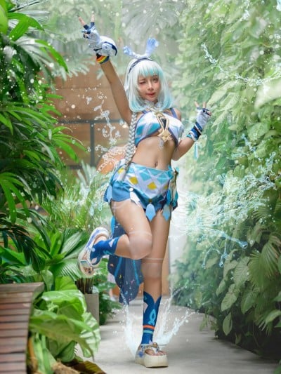 Umeko J cosplay Mualani – Genshin Impact