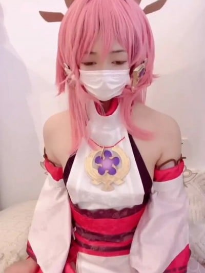 Unknown Cosplayer cosplay Yae Miko – Genshin Impact