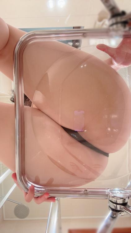 俏妞qiaoniuTT NO.062 大蜜桃怼镜