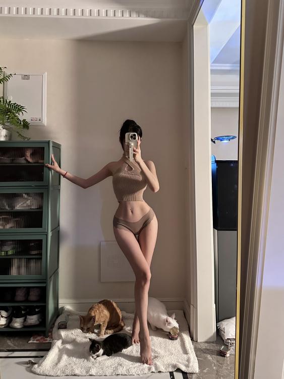 妮是老虎 NO.053  辣妹套装