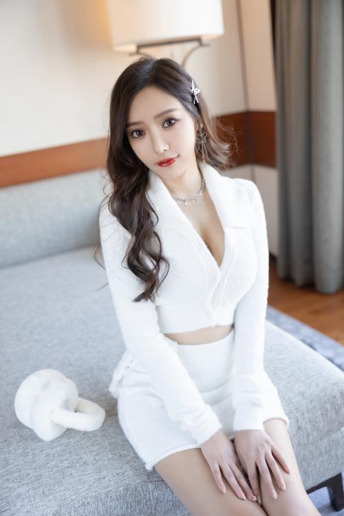 王馨瑶Yanni NO.039 白色套装圣诞女郎