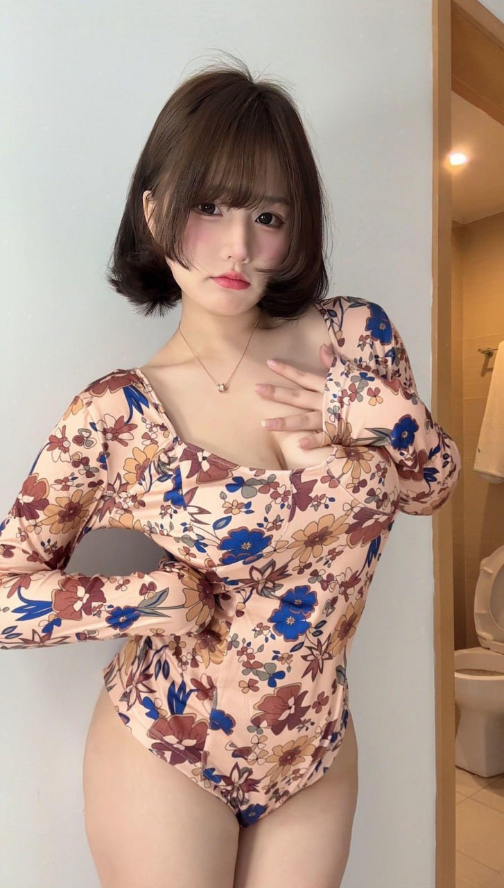 #凹菟嫚短发巨乳女神情趣诱惑