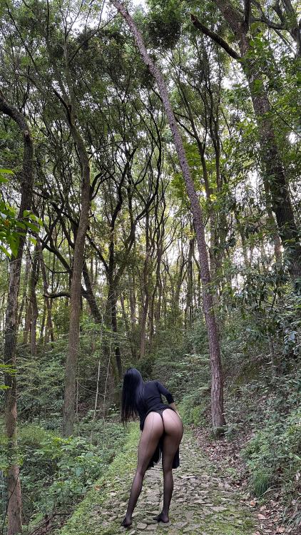 俏妞qiaoniuTT NO.032 户外巨豚