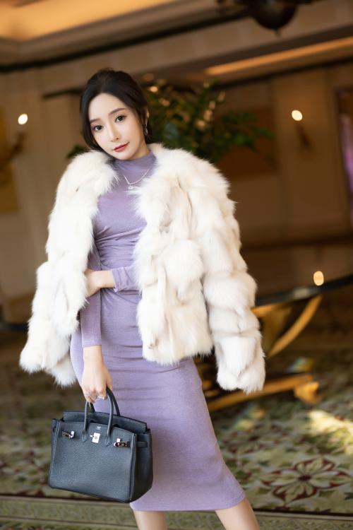 王馨瑶Yanni NO.022  皮草紫色裙子
