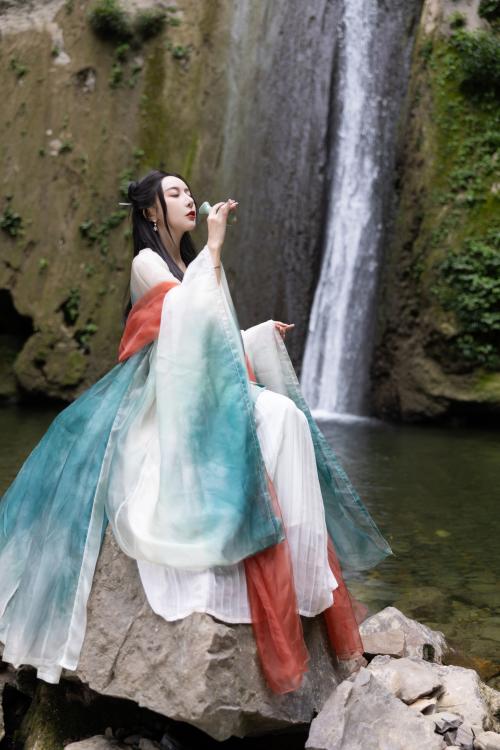 王馨瑶Yanni NO.030  绿色古装 瀑布