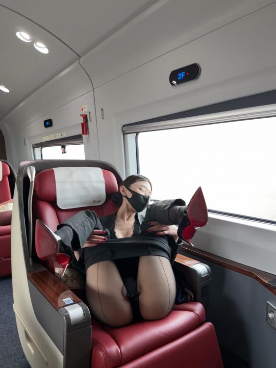 脸红Dearie NO.026  动车上的艳女