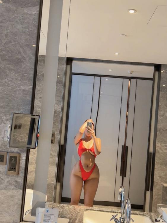 洁己u NO.085 泳池辣妹