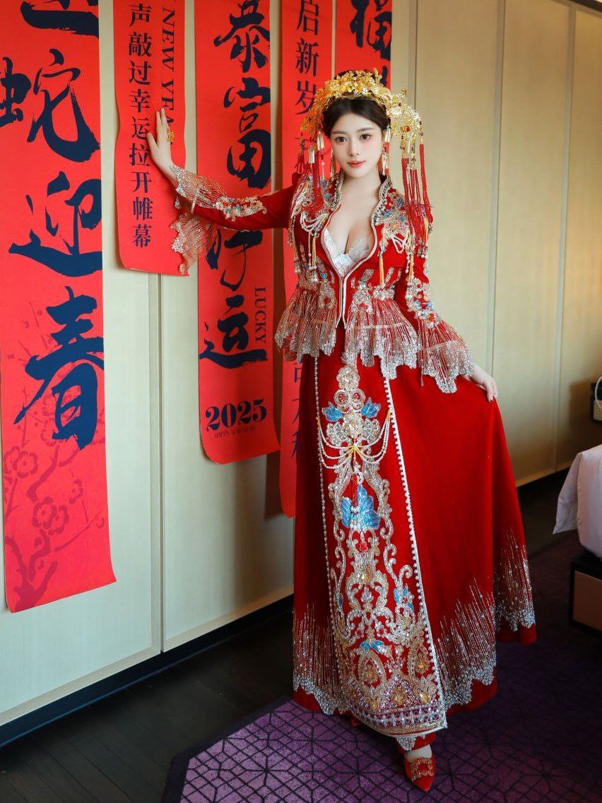 穿着嫁衣陪你草B，迷人的蛋蛋宝两个奶子真大