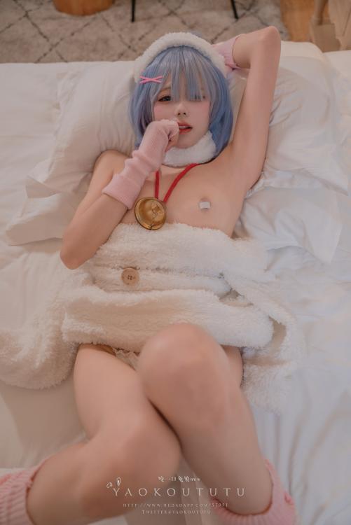 黏黏团子兔_NO_056_咬一口兔娘ovo_蕾姆咩咩