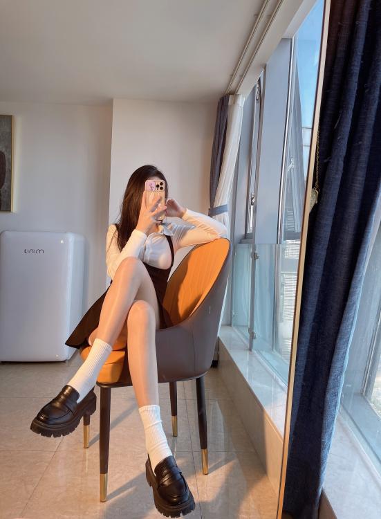 软妹小九九 NO.034 油亮肉丝加白棉袜