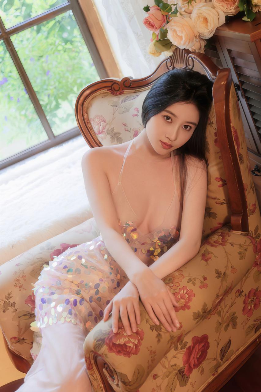 年年 NO.081 亮片透明礼服