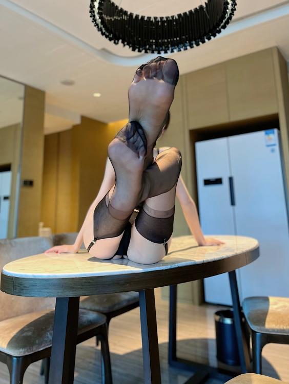 脸红Dearie NO.084 身穿吊带