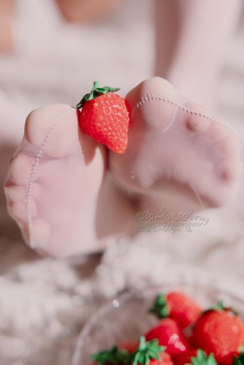 黏黏团子兔_NO_028_咬一口兔娘_黑白女仆