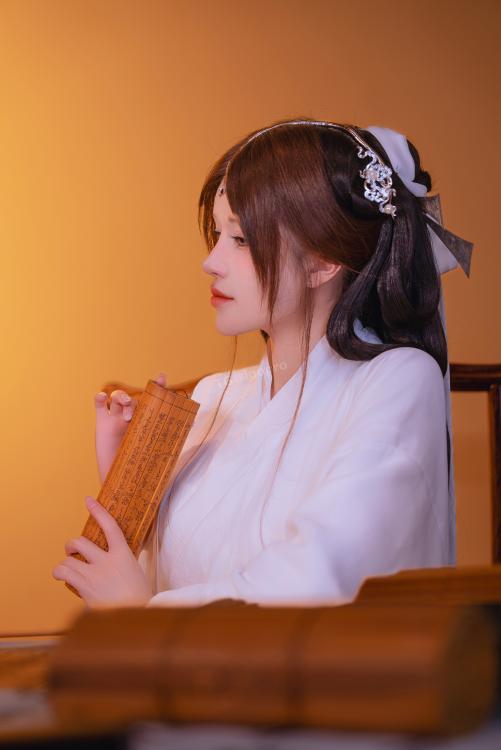 鹿八岁 白蛇传说