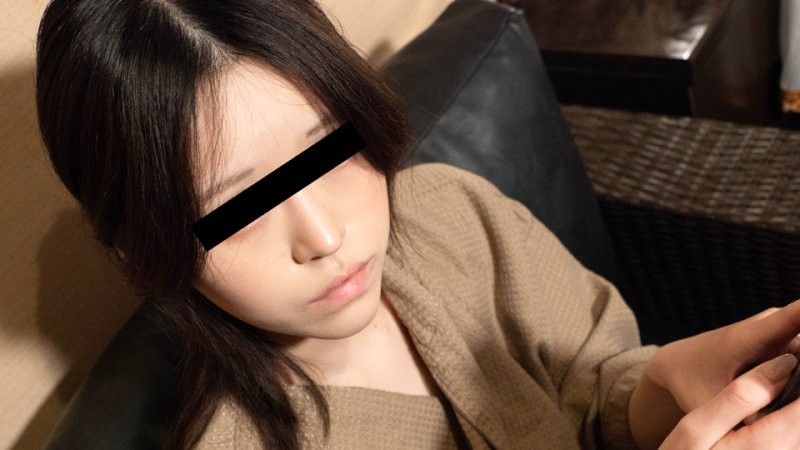 边看影片边口交挑战 川口明里 10musume_102125_01