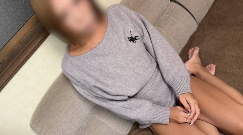 【完全素人】肤色小麦色的性感人妻！因为无法拒绝的性格，是个容易被压迫的坏妻子。即使是危险期也毫不在意地在阴道深处中出。有特典 FC2-PPV-4792091