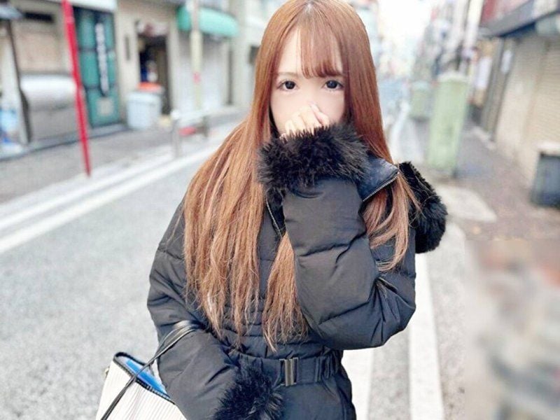 美容部员1年生のスレンダー美女に道端で声かけてそのままホテルイン♡スポーツで锻えた腹筋をピクピクさせてオジさんチ●ポのガン突きに「アンアンッ♡」 FC2-PPV-4633282