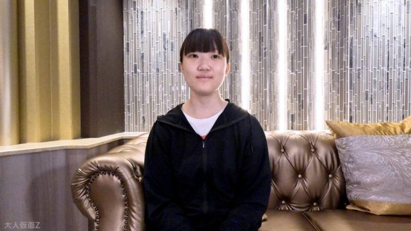 心爱(19) 在阴道内射精后，把精液舀起来放进嘴里，或是用女上男下姿势用玩具玩弄她，她就好像鲸鱼一样喷水了 FC2-PPV-4738195