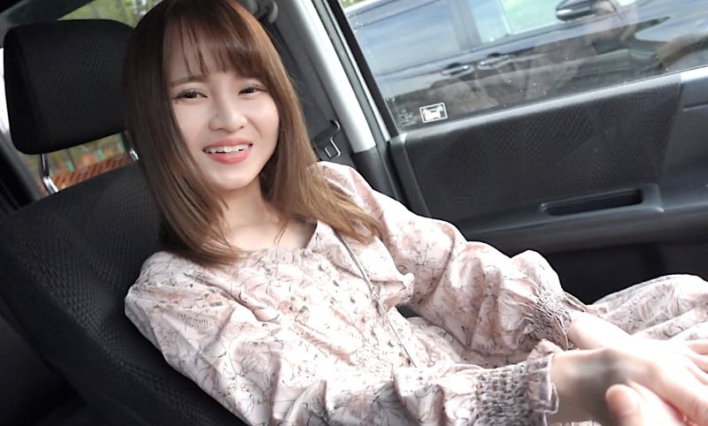 露脸！！身材娇小可爱的柜檯小姐，为了忘记身体上无法忘怀的快感，在众人面前自慰，她几乎没有男性经验，将湿透的私处展现出来，进行无套中出！ FC2-PPV-4552433