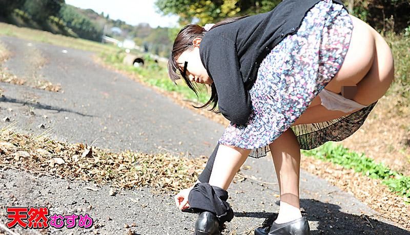 素人少女首次露出　～不顾众人眼光一样高潮～ _10musume_012712_01