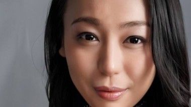 FC2初次公开 本篇有露脸 个人拍摄/虽然穿着非常华丽又色情的服装，却很像那位清纯派国民 FC2-PPV-4776395