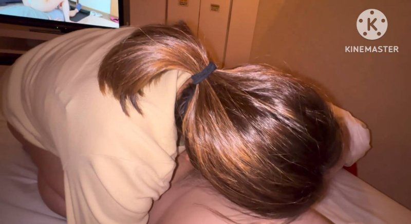 地方超市的收银员、普通主妇，被用连她老公都没看过的蟹脚玩弄。明明只是普通打卡的家庭主妇，竟然是这种打扮…客人们也一定不知道吧 FC2-PPV-4812268