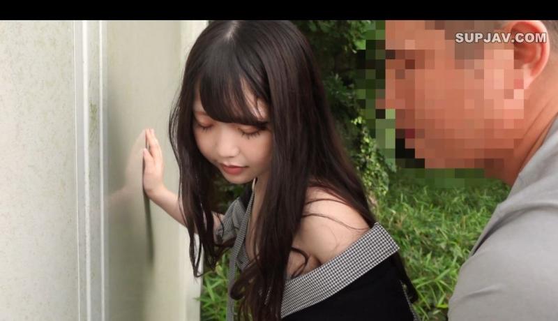 初拍、露脸！去草莓采摘玩乐地享受甜蜜时光…对融化般可爱笑脸的女学生野外口爆＆2回无套中出！ ！ （上）FC2-PPV-4499303