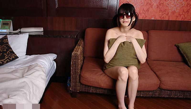 处女通姦仪式～让我来剪断胶布吧～ _10musume_032009_01