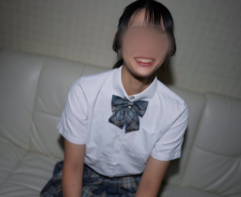 对超美便利商店店员一见钟情♡下班后去汽车旅馆♡18岁模特儿身材，弹力MAX的欧派 容易湿润又湿淋淋的，一边喜欢地抱着一边进行第一次无套SEX！ 和男友还是我比较好？→这里啦// FC2-PPV-4811769