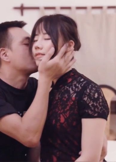 国产 麻豆 旗袍诱惑美女王茜想做演员被导演潜规则