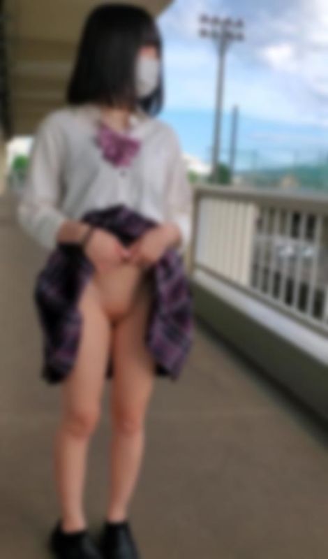 (现)学生妹梦酱。进入学校脱内裤口交。在宾馆疼痛处女丧失… FC2-PPV-3129863