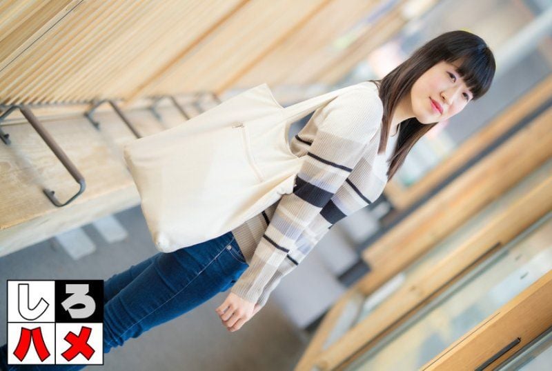 Twitter的粉丝超过2万人(゜Д゜)「这是肉棒吗？」巨大到离谱的阴蒂...一名21岁OL在勃起时实况直播生性爱。 EMS-484