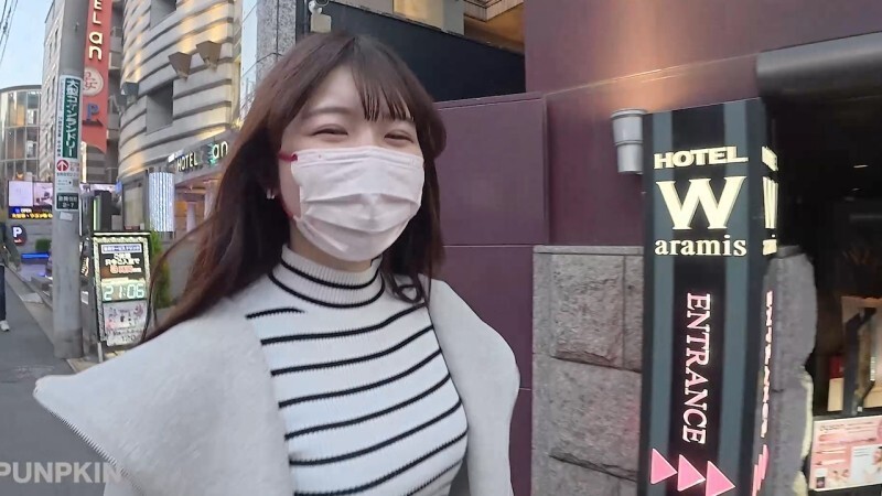 最新作品【私人拍摄】遇见了可爱的护士，于是瞒着她的男友和她发生了性关系。