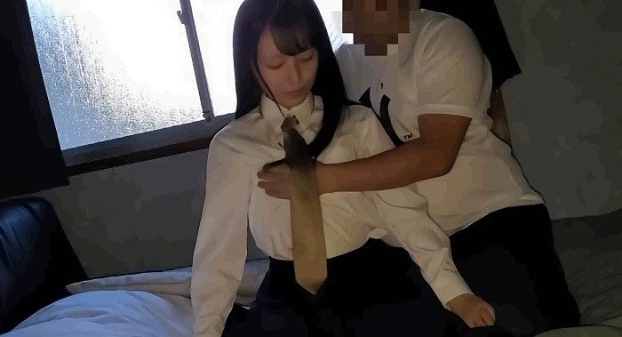 【高画质重制版露脸・2003年生】再见肤色白皙黑髮长直的优等生。与一位夏天离家出走的少女半同居。 FC2-PPV-4735631