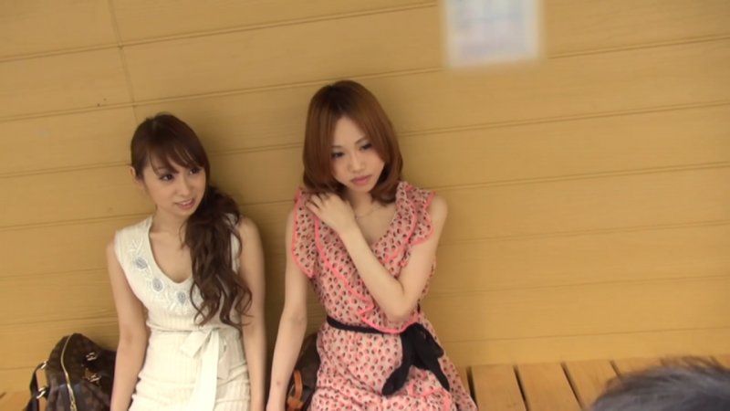 太太，在旅途中慾求不满大解放！脱下套套，疯狂插入！狼吞虎嚥肉棒的温泉休息治癒之旅！在旅途中用肉棒喘息高潮到不行！ FC2-PPV-4768145