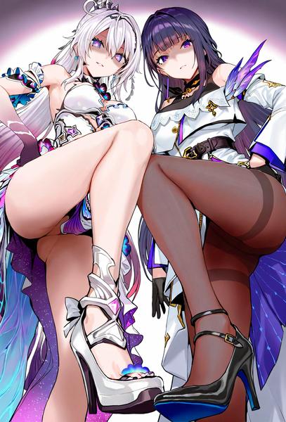 【性常识化同居】明明拥有着最强力量的退役女武神，却被利用常识催眠技术的黄毛轻易混入婚后同居生活中，肆无忌惮的让终焉律者琪亚娜和OL御姐雷电芽衣跪在胯下每日侍奉，满足着他这个第三者的衣食住行和大鸡巴～❤