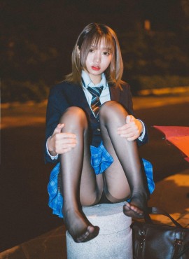 柒柒要乖哦NO.019深夜公园JK[35P]