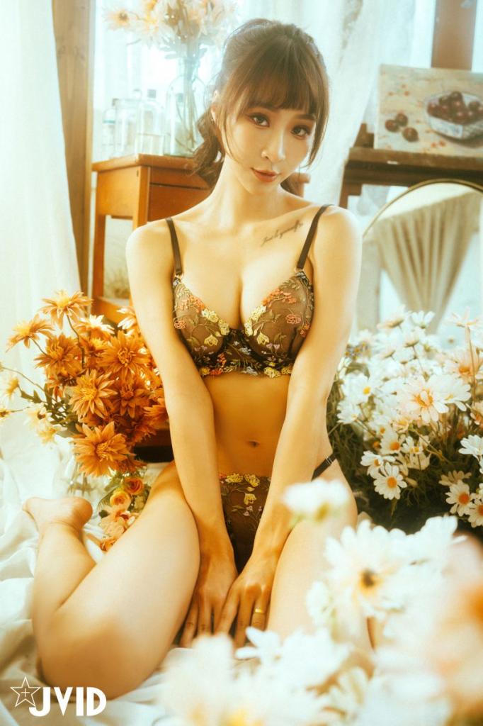 小采缇Sunny／吻过繁花娉婷的幽梦旋律