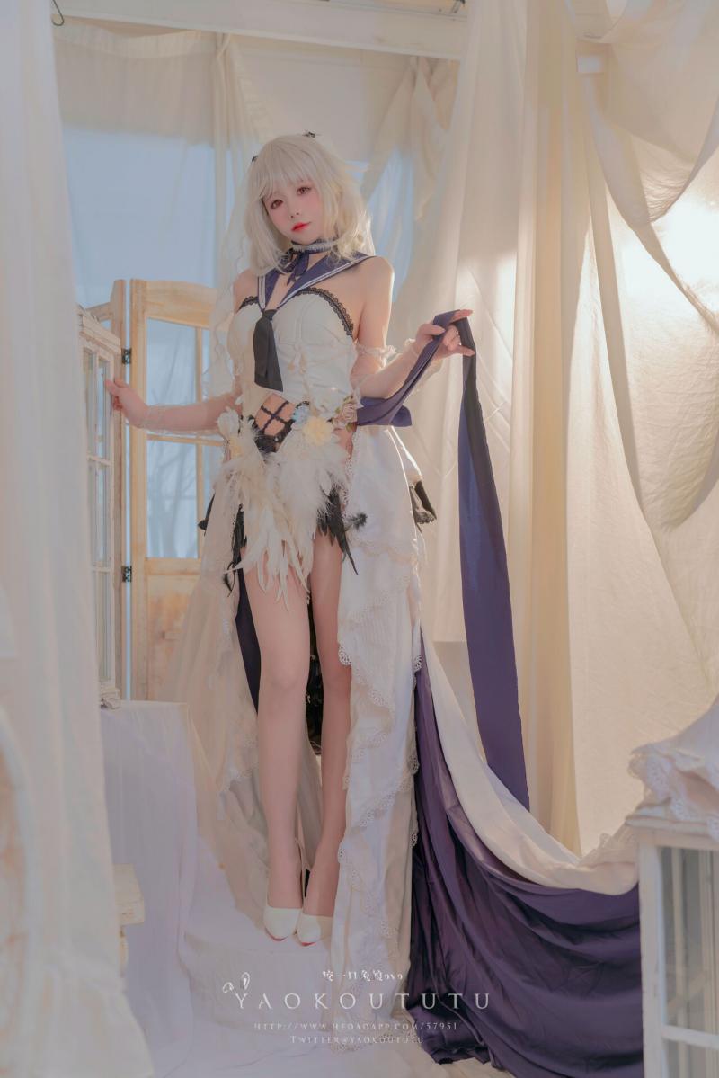 咬一口兔娘ovo 梳妆的大小姐-可畏