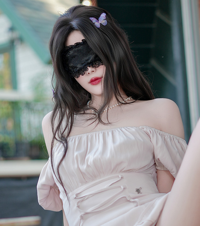 饼干姐姐镜头里全是赤裸裸的冲动和骚动的欲望！视频专攻那些黏腻腻的情感纠缠、变装调戏，还有现实里让人硬到炸裂的身体征服！每部片子都保证让你爽到腿抖挑逗你每一根神经，给你最硬核的感官刺激欲火烧到不行！