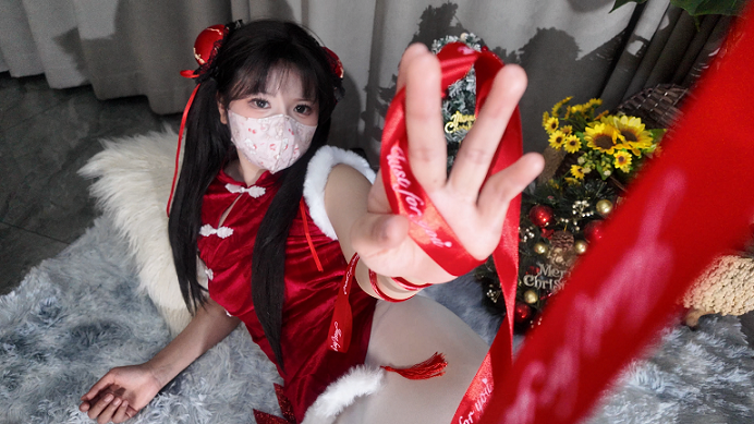 第一次看到小悠 yo 的时候，很多人都会有一个相似的感觉：她不像新人。不是说她经验有多老，而是她在镜头前，非常清楚自己的边界。她不会过度讨好，也不会刻意制造刺激。