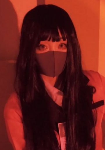 在情绪强度较高的片段中，也能看到她对画面结构的控制，不会让内容失焦或变得杂乱。这种控制感，让她的作品在高刺激之外，仍然保持完整度。